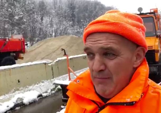 Spalare la neve a Varese