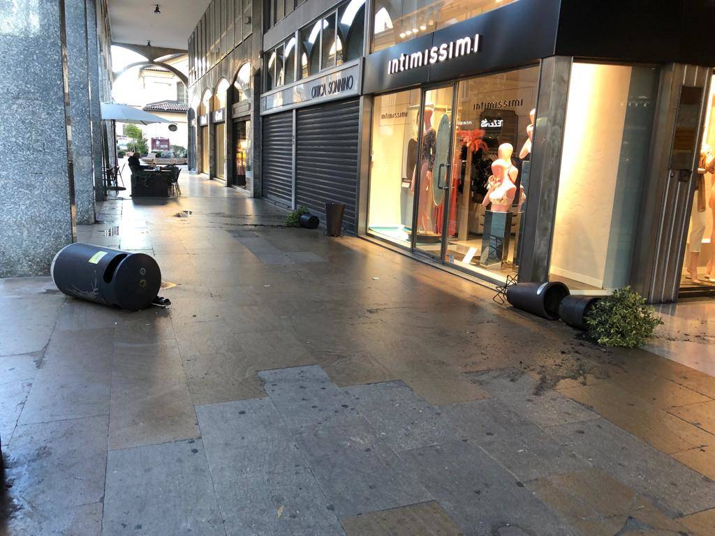 Atti vandalici in via Milano a Busto 2 marzo 2019