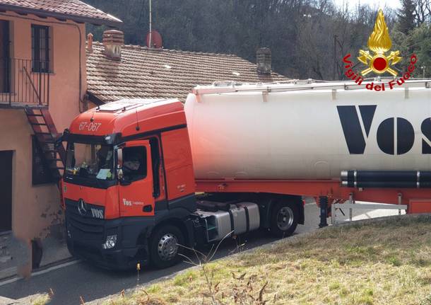 Autoarticolato bloccato al Piccolo Stelvio