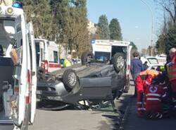 autoribaltata in via Menotti a Legnano  1 