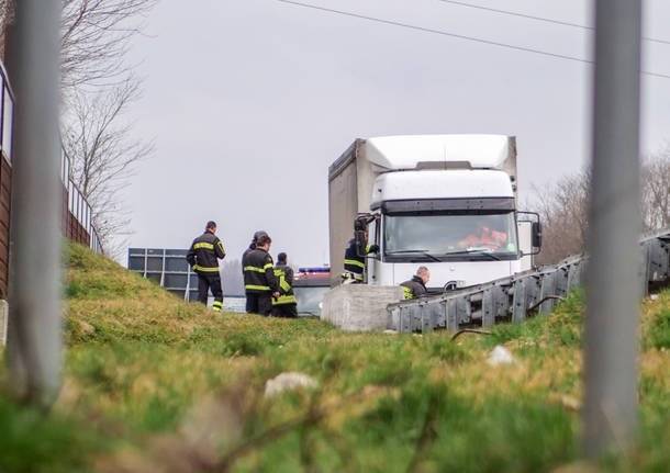 camion autostrada fuoco