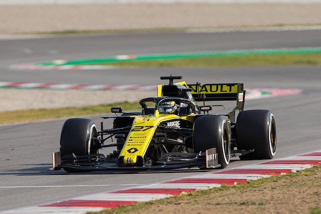 I nuovi bolidi di Formula Uno sul circuito di Barcellona