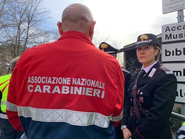 I volontari al lavoro al campo base