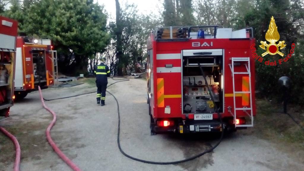 Incendio fienile a Ternate