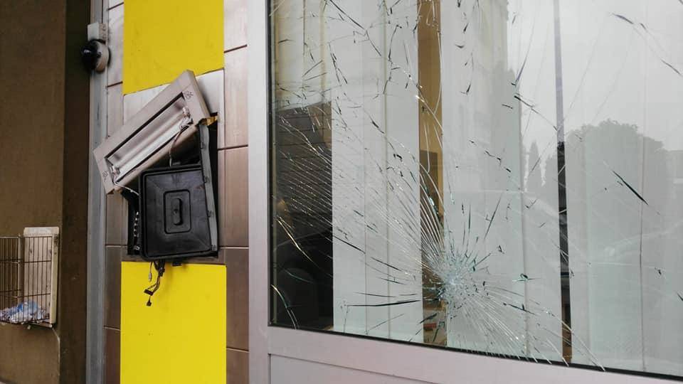 Colpo allo sportello bancomat delle Poste