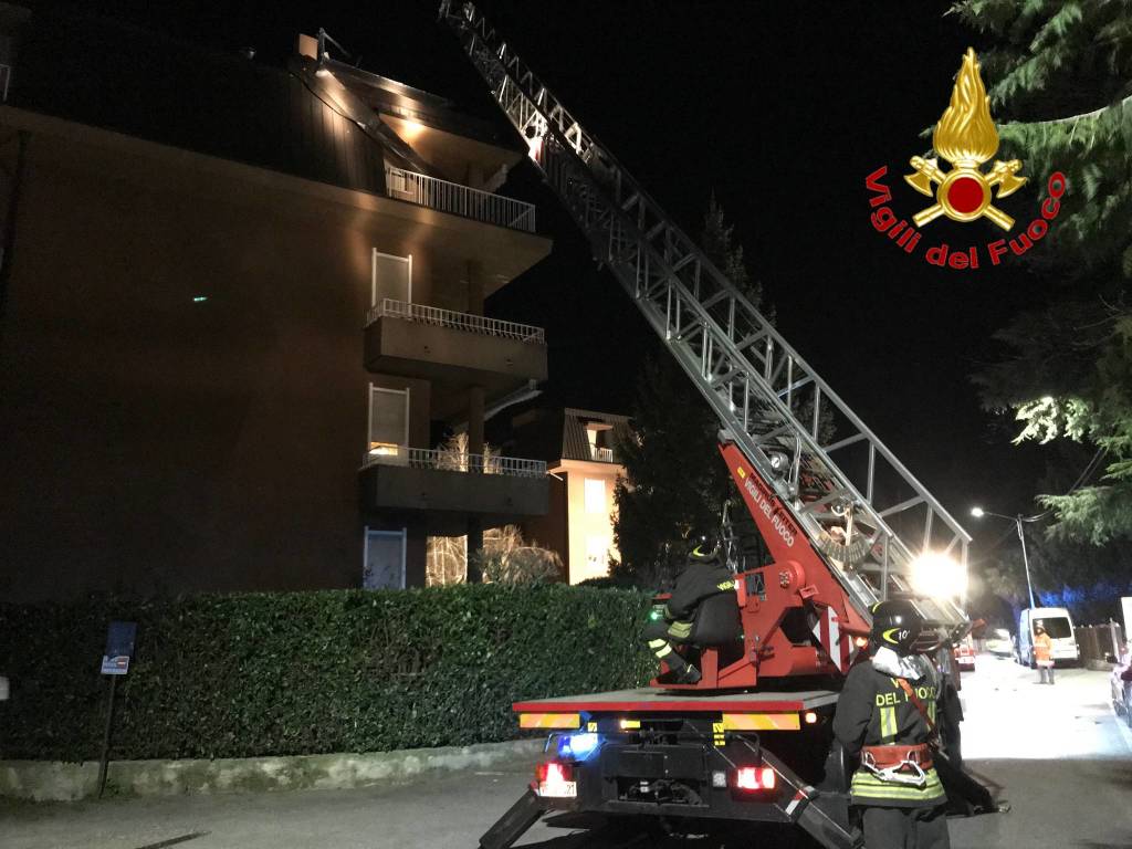 Forte vento, decine di interventi dei Vigili del Fuoco 