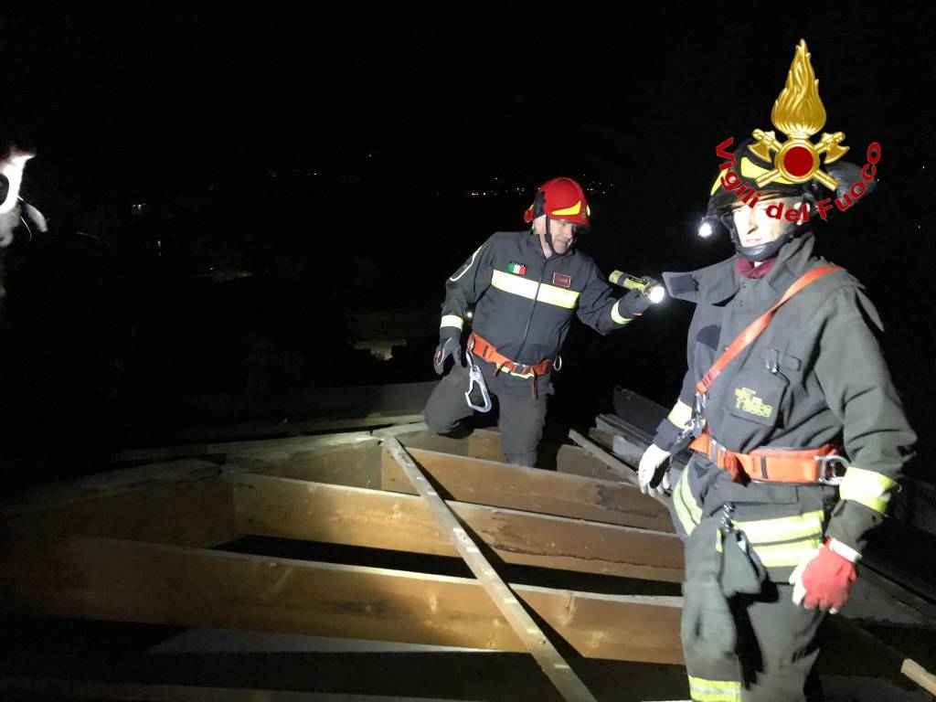 Forte vento, decine di interventi dei Vigili del Fuoco 