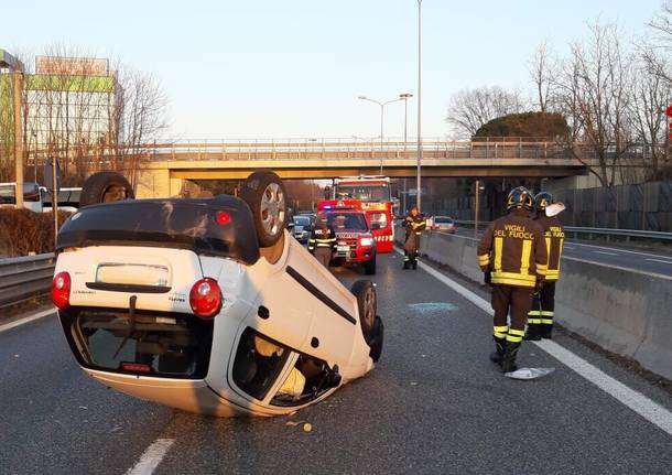 ribaltamento auto superstrada malpensa