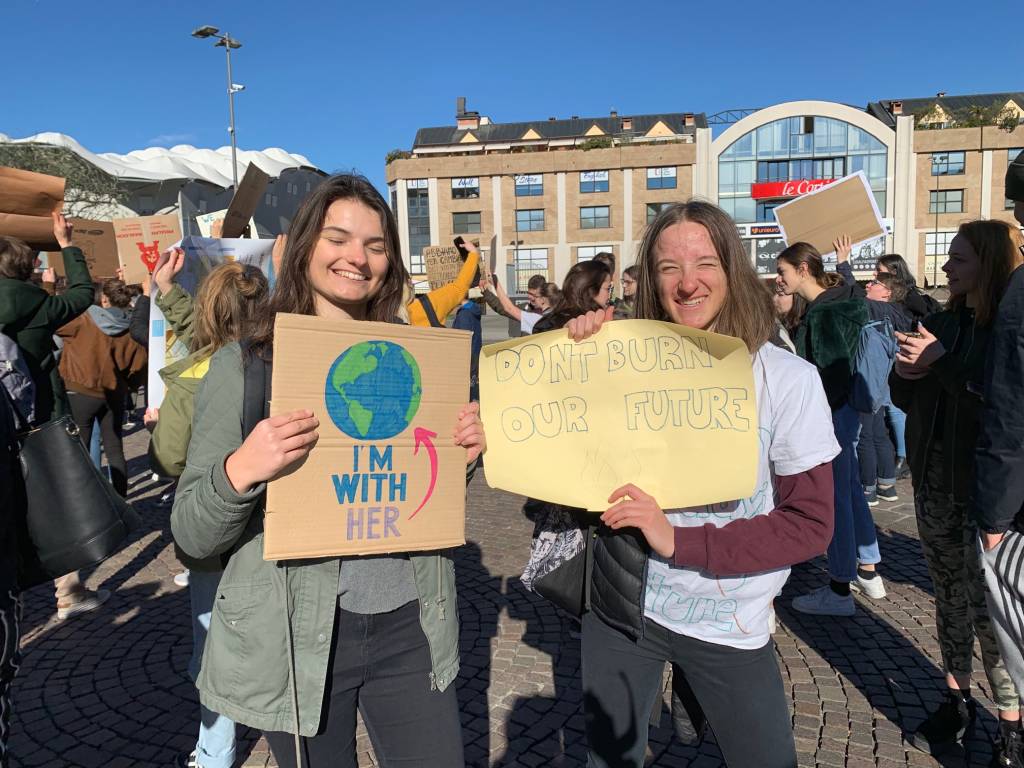 Gli studenti della Scuola Europea manifestano per l’ambiente