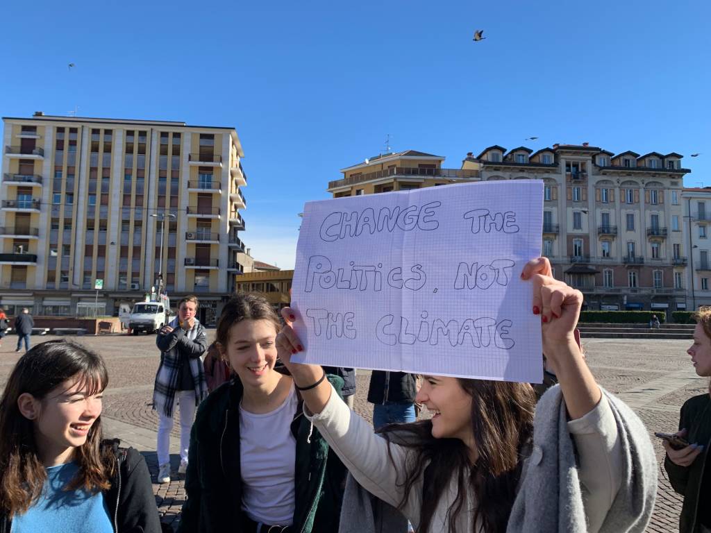 Gli studenti della Scuola Europea manifestano per l’ambiente