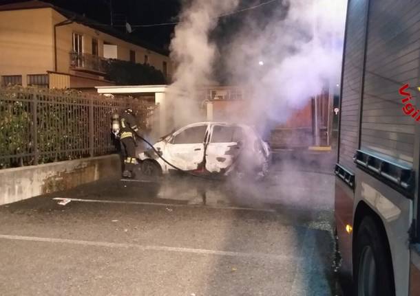 incendio auto cuveglio