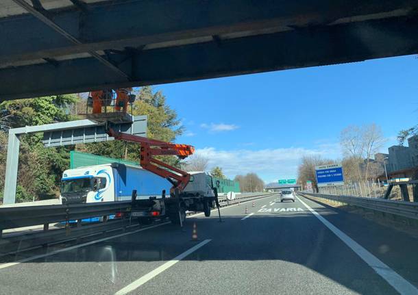 Lavori al ponte di Cavaria, code in A8