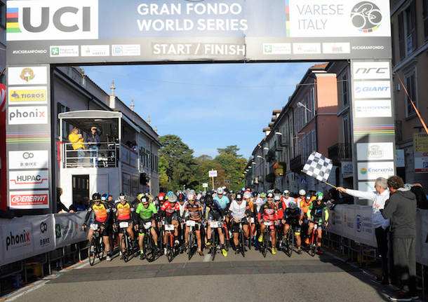 partenza 3a gran fondo tre valli varesine 2018 mondiale uci