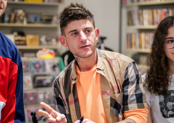 Rkomi a Varese presenta il suo nuovo album