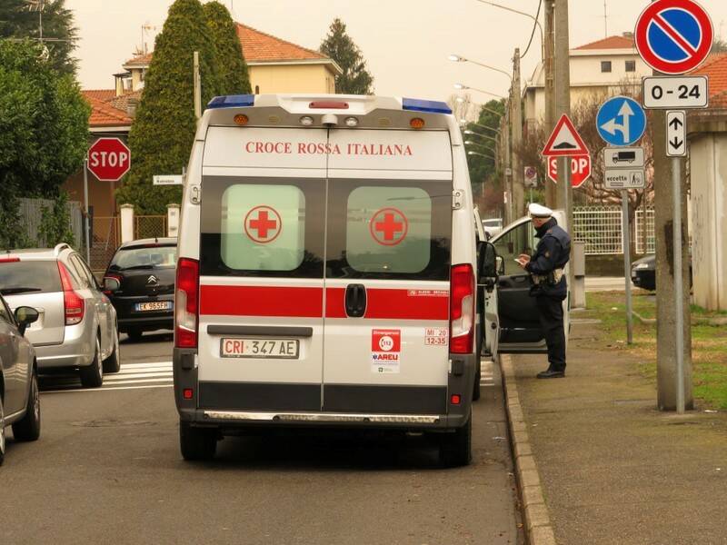 Tamponamento fra tre auto in via Robino a Legnano    1 