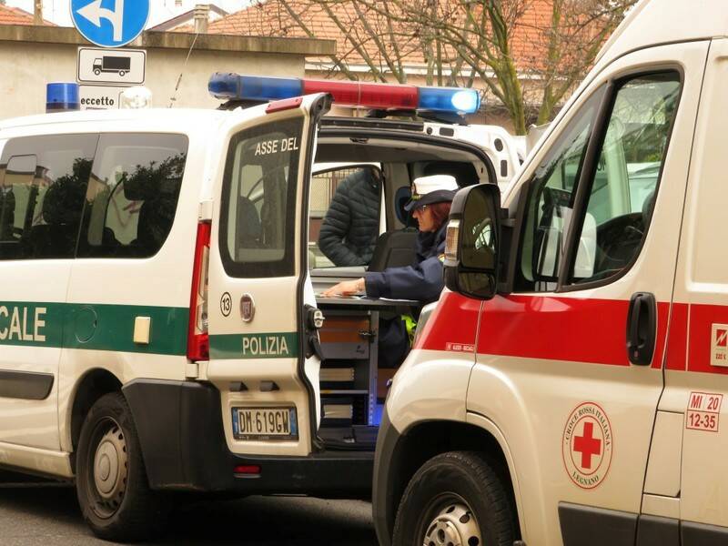 Tamponamento fra tre auto in via Robino a Legnano    4 