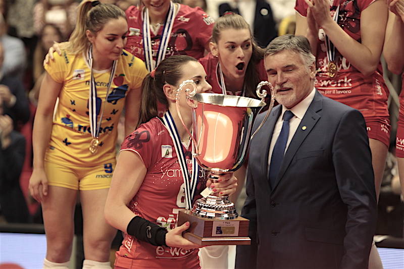 Uyba, la festa per la premiazione