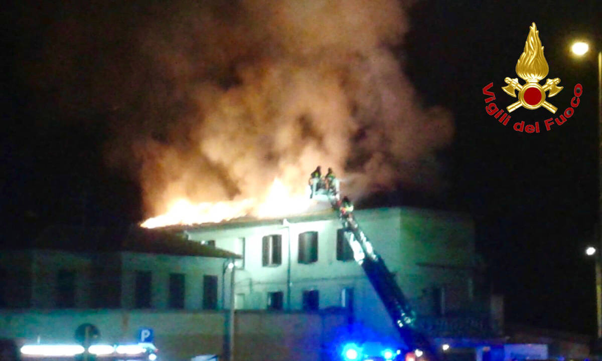 Varese: incendio in via Bainsizza