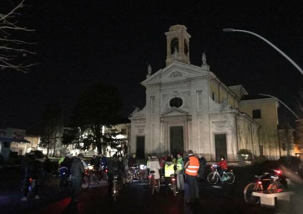 Piazze spente… ciclisti (e sindaci) illuminati