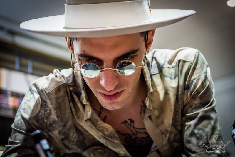 Achille Lauro incontra i fan a Varese Dischi 