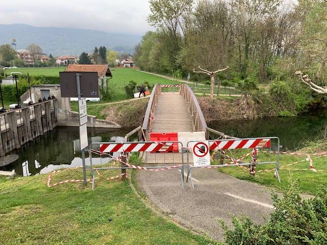 Divieto di accesso al ponte sul Bardello