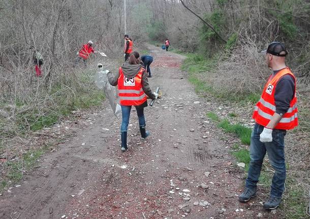 I volontari ripuliscono la Valsorda