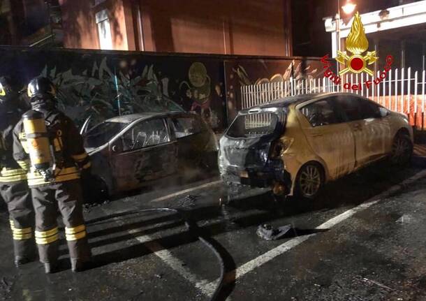 Due auto a fuoco in via Ticino – Nerviano