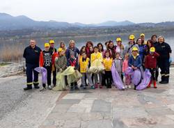 I piccoli consiglieri puliscono il lago