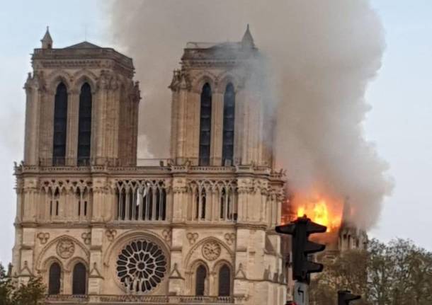 Incendio alla Cattedrale di Notre Dame di Parigi - 2