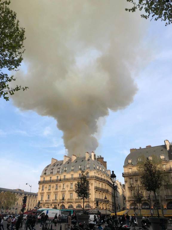 Incendio alla Cattedrale di Notre Dame di Parigi - 2
