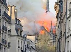 Incendio alla cattedrale Notre Dame di Parigi 