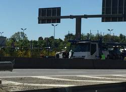 incidente furgone camion bisarca