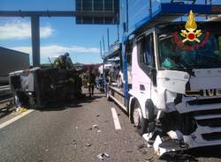 incidente furgone camion bisarca