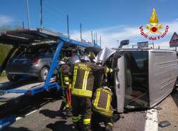 incidente furgone camion bisarca