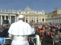 Quattro ragazzi di Gallarate sulla papamobile con Papa Francesco