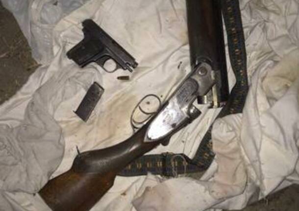 Ferno: i carabinieri sequestrano 7 chili di esplosivo e pistole