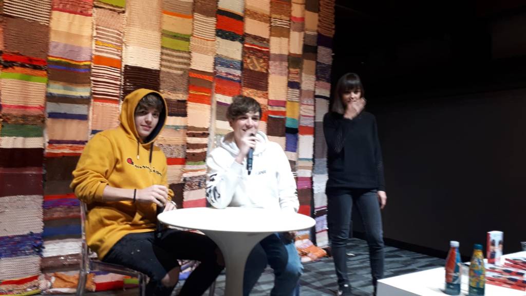 #Valespo, in tantissime al Maga per i due youtuber