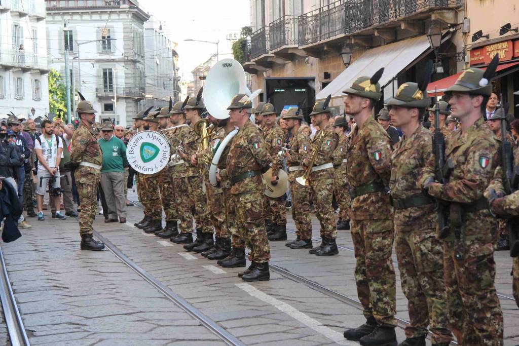 Arrivo bandiera di guerra