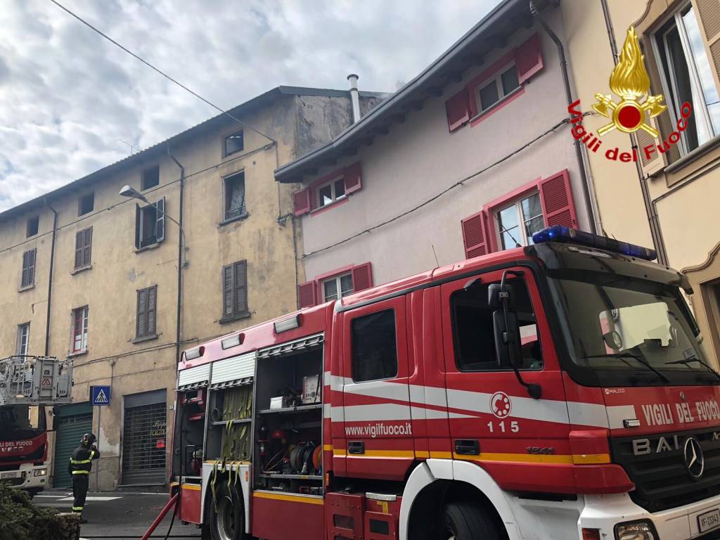 Incendio in via Mazzini a Malnate