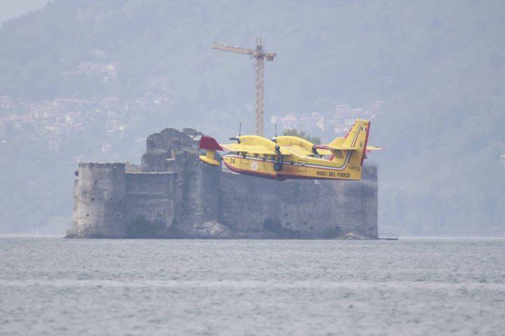 Il Canadair sul Lago Maggiore