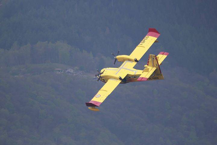 Il Canadair sul Lago Maggiore