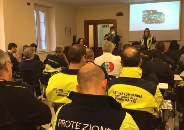 VOLONTARI DI PROTEZIONE CIVILE A LEZIONE DAI GENIERI PER IMPARARE A COSTRUIRE UN PONTE BAILEY