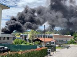 Incendio capannone di Gazzada Schianno 