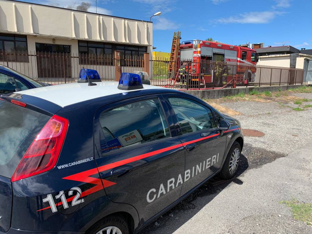 Incendio capannone di Gazzada Schianno 