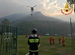 Incendio monti luinese: in azione gli elicotteri - maggio 2019