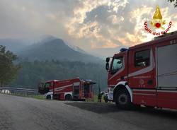 Incendio monti luinese: in azione gli elicotteri - maggio 2019