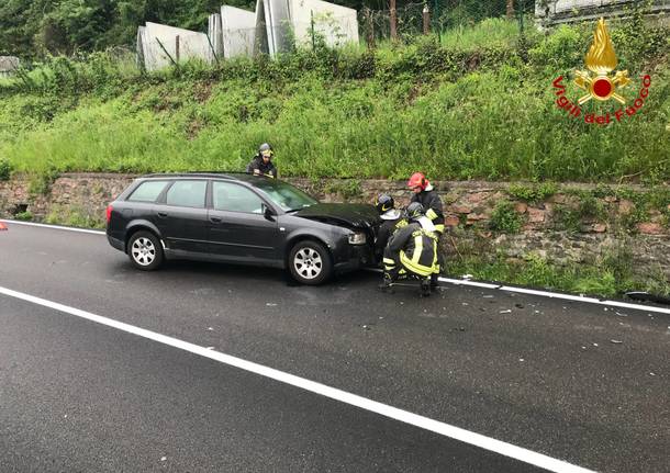 Incidente stradale, tre feriti