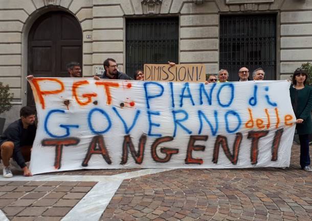 Manifestazione dimissioni Gallarate