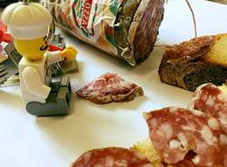 Omino Lego in giro per Azzate