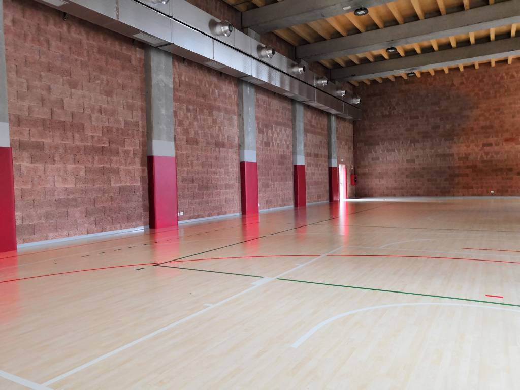 Palestra e scuola Carnago